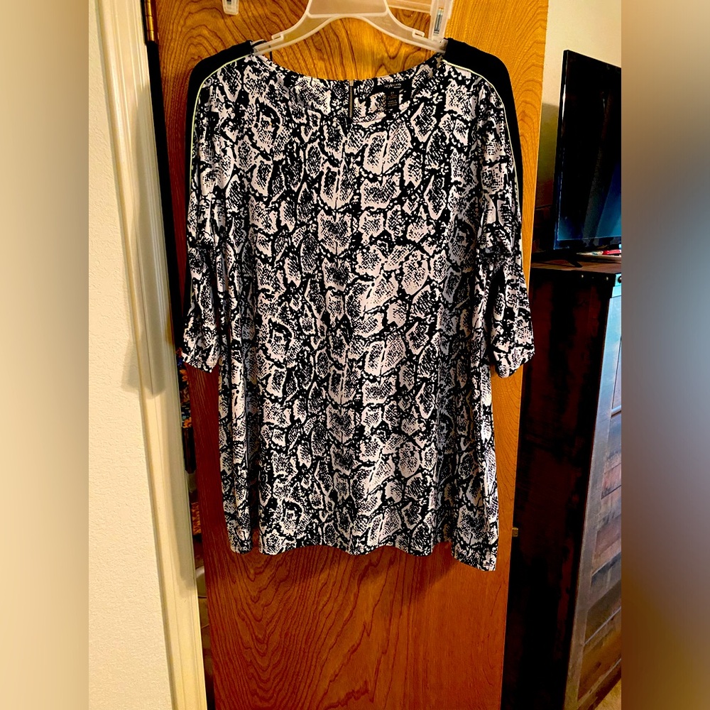Ladies 2X top. Style & Co.